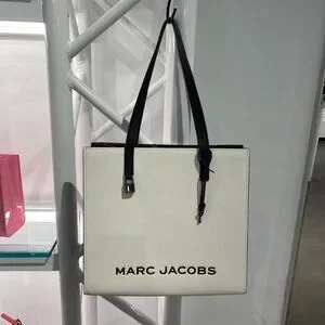 新作★MARC JACOBS 4P4HTT002H01 Large Leather Tote MARC JACOBS 4P4HTT002H01 Large Leather Tote